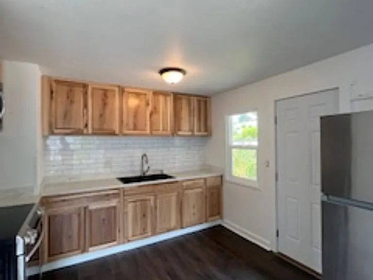 215 Elm St — Photo 17