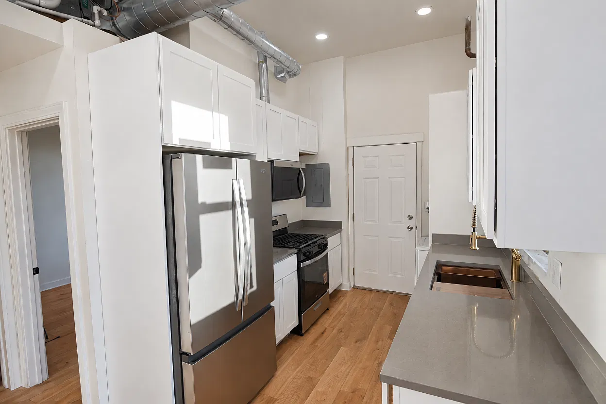 3 bed, 1.5 bath, $3,999 — Photo 4