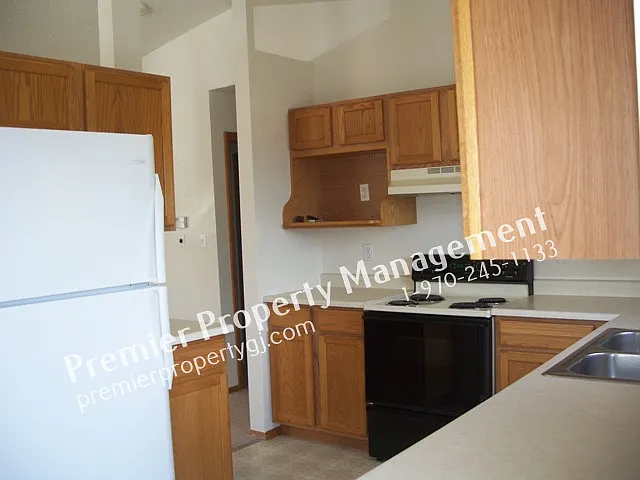2902 Pinyon Ave — Photo 9