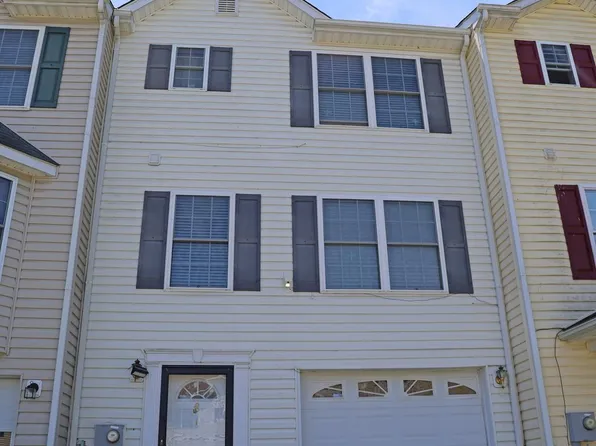 8 Lotus Dr, Martinsburg, WV 25404
