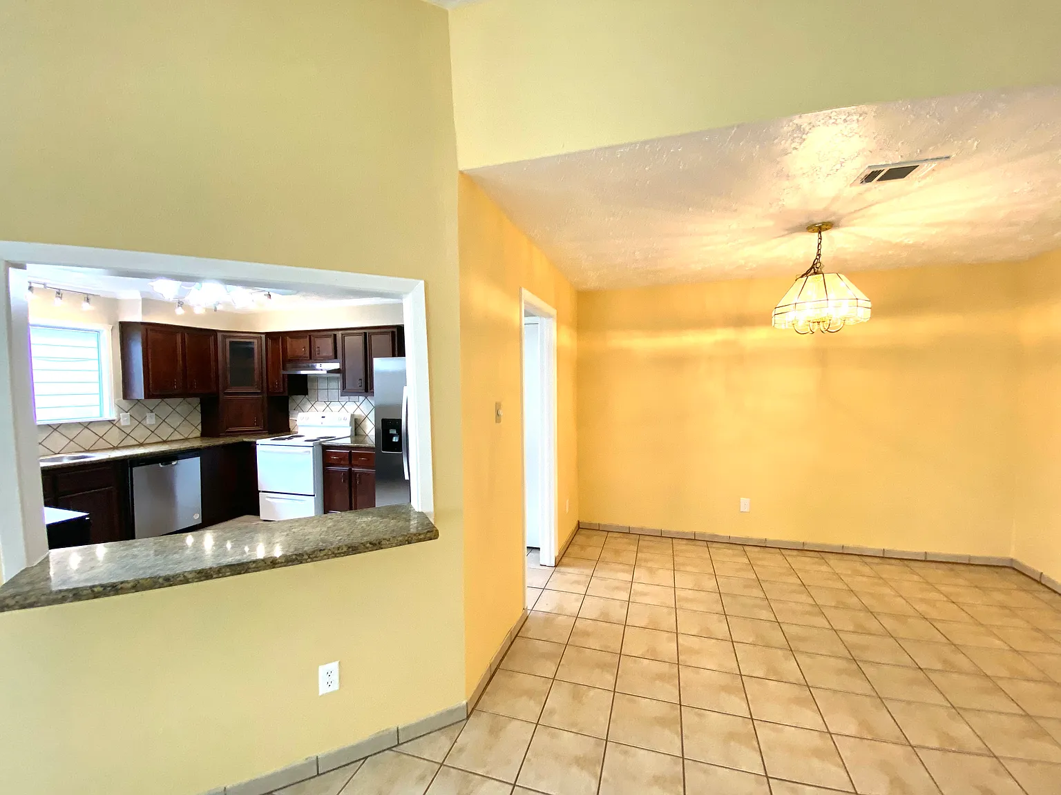 16246 New Field Dr — Photo 2