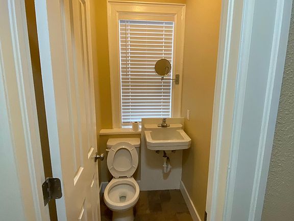 3rd image of 1833 N Clarkson St