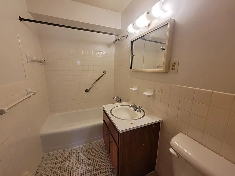 1310 Maryland Ave E — Photo 30