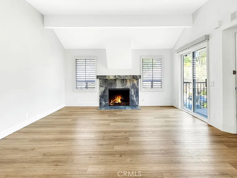 114 Corsica Dr — Photo 5