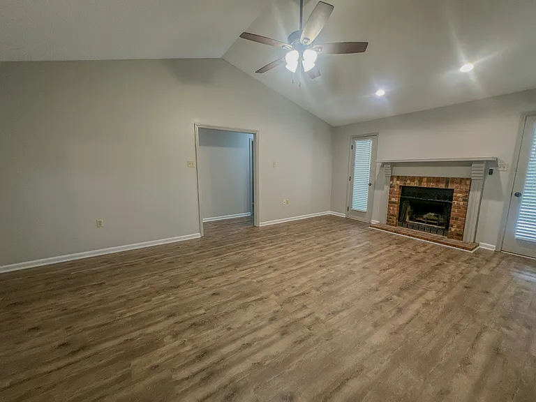 2224 S Sherwood Dr — Photo 3