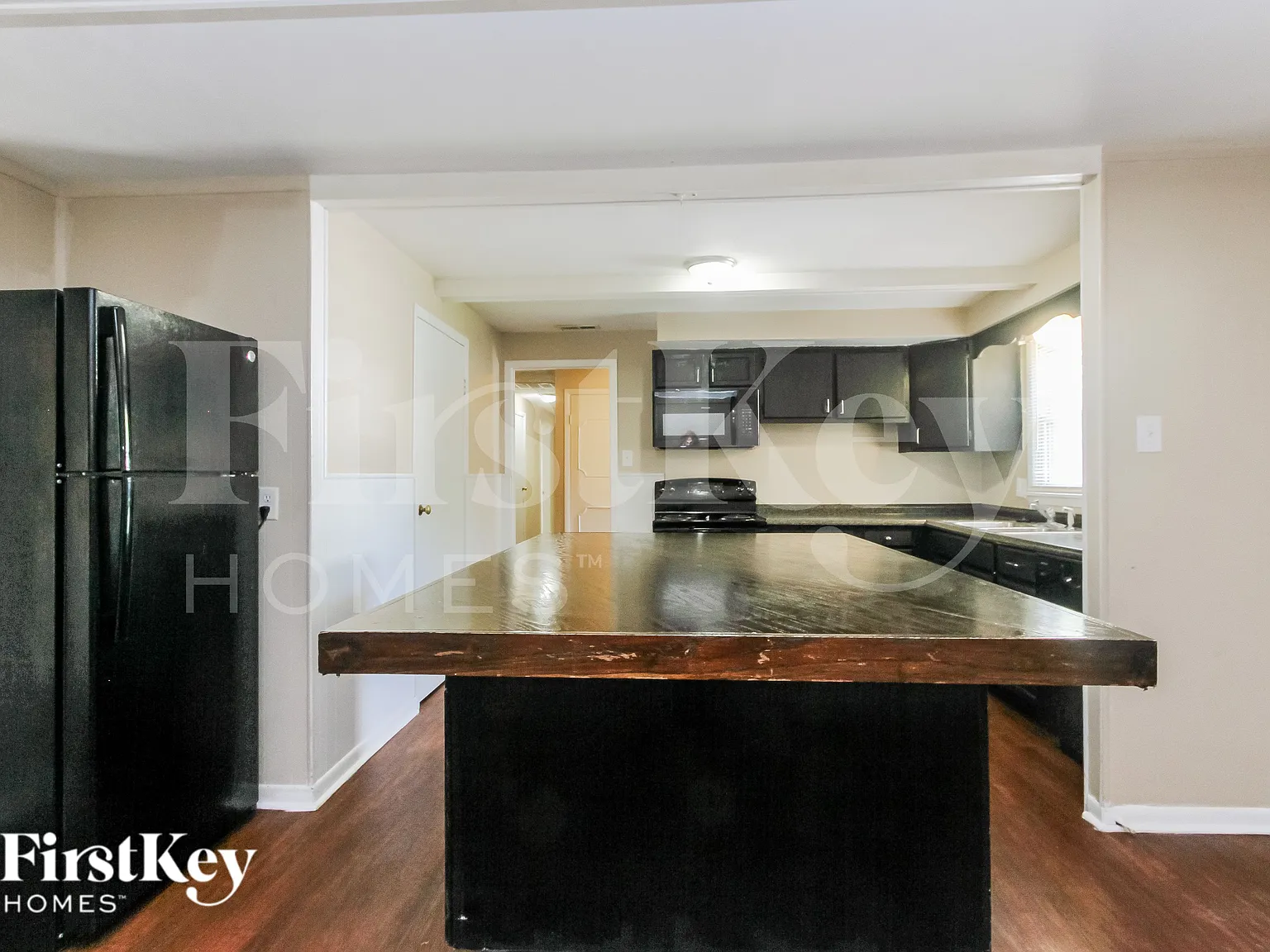 3 bed, 2.0 bath, 1841 sqft, $2,105 — Photo 4