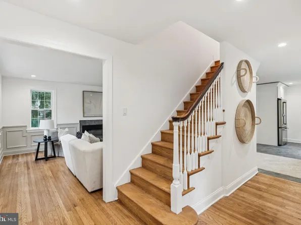 609 E Sedgwick St, Philadelphia, PA 19119