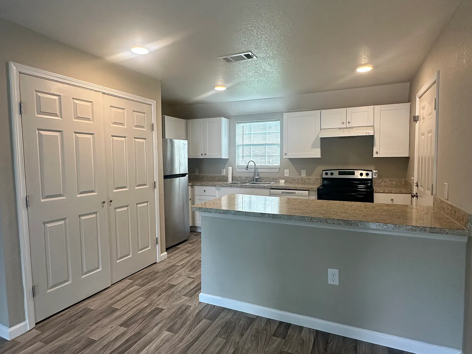 2 bed, 840 sqft, $2,000 — Photo 4