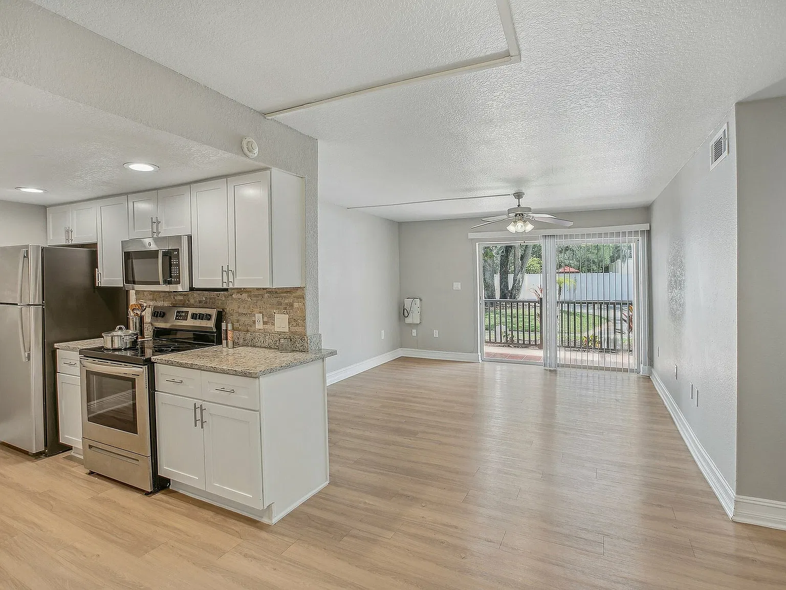 Seastone Apartments — Photo 4