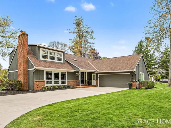 2793 Cascade Springs Dr SE, Grand Rapids, MI 49546