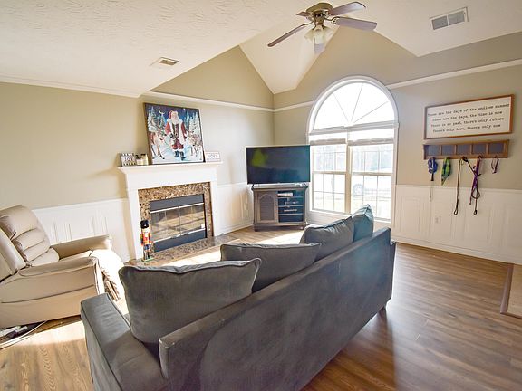3rd image of 109 Merrimac Ct