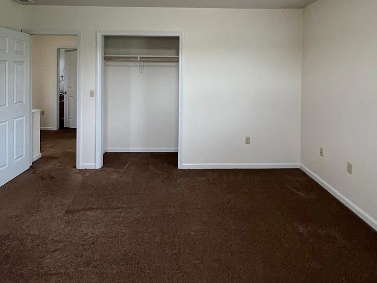 100 N Maple St — Photo 23