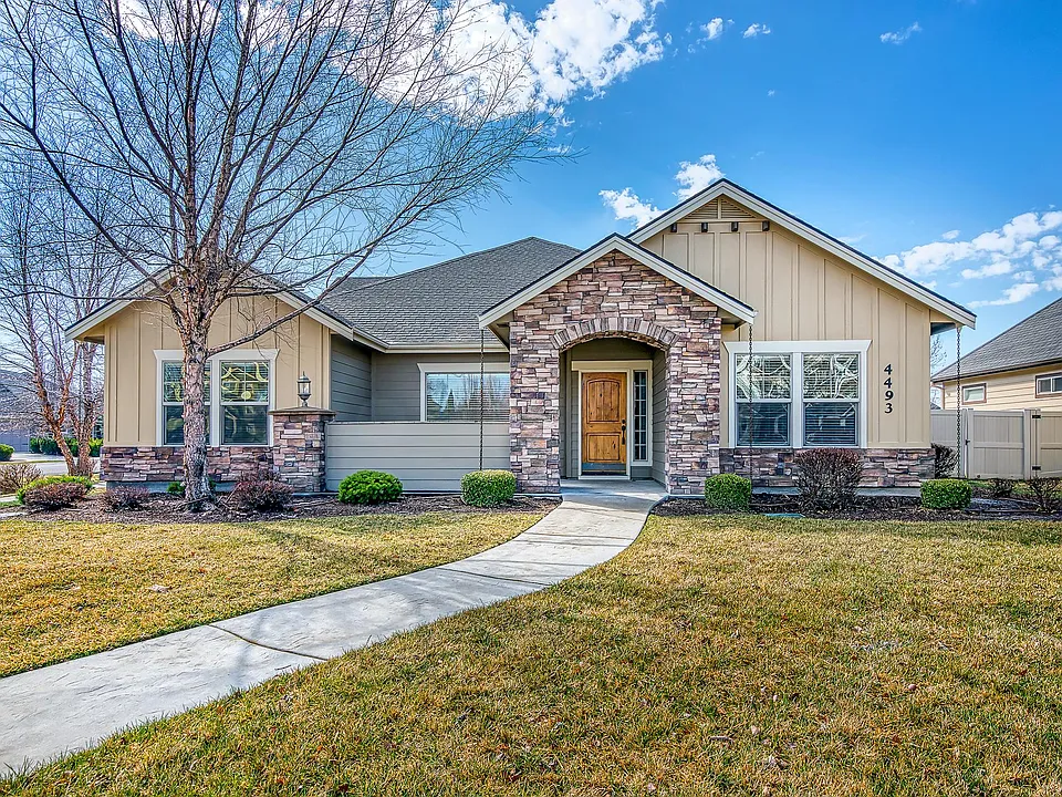 4493 W Prickly Pear Dr