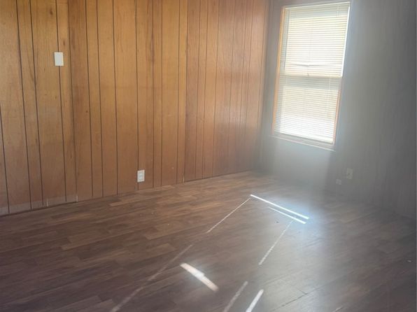 300 E 9th St, Quanah, TX 79252