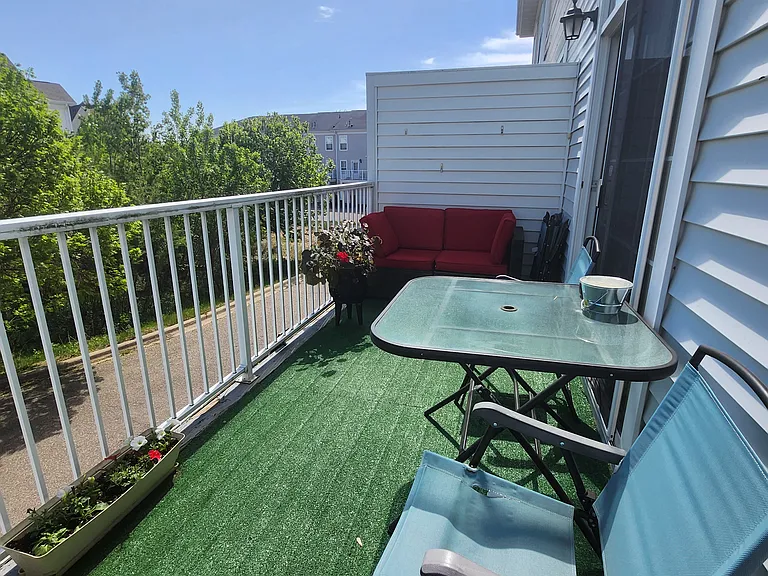 716 Bryant Ave N — Photo 12