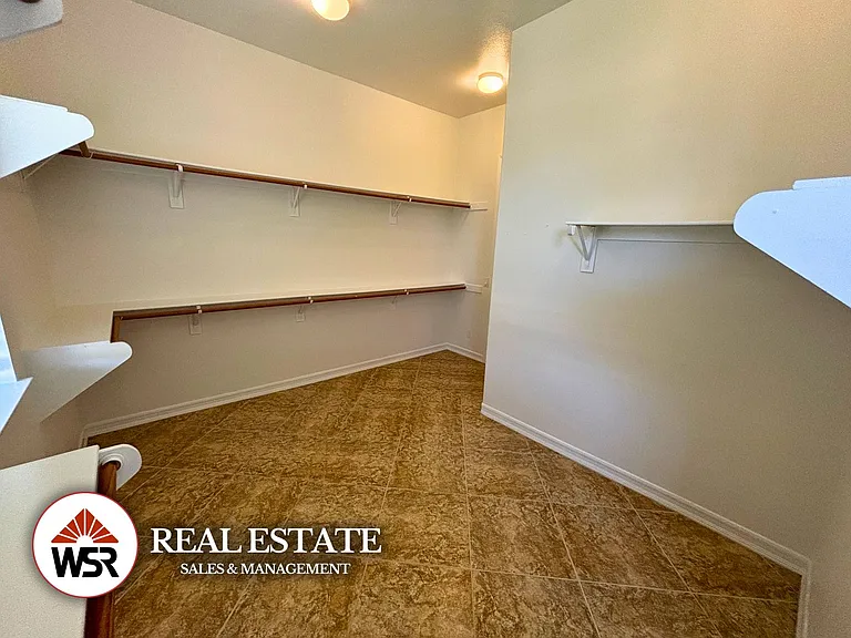 18691 Oak Park Dr — Photo 32