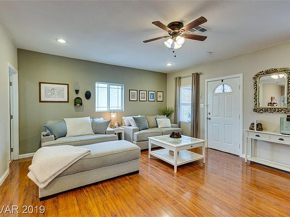 3rd image of 461 Rexford Dr