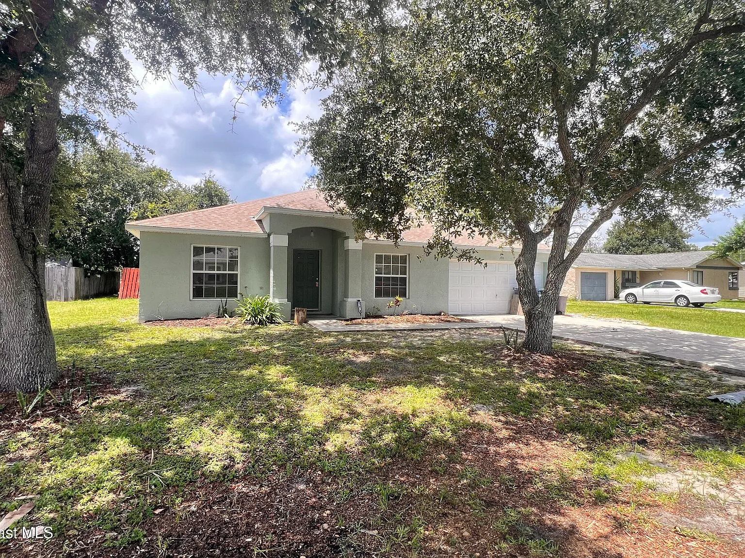 3 bed, 2.0 bath, 1814 sqft, $2,050 — Photo 2