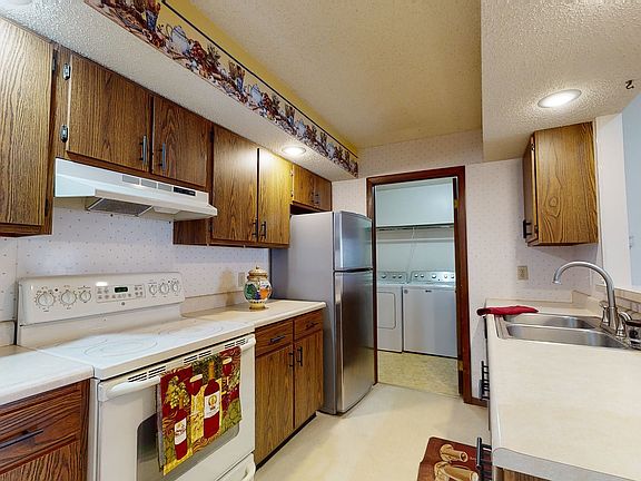 2nd image of 2501 Heritage Dr #2501