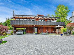 9880 Manitou Beach Dr NE, Bainbridge Island, WA 98110