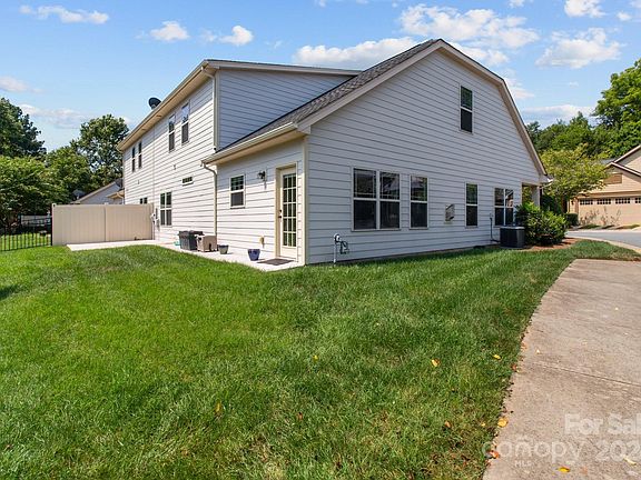 5th image of 105 Coral Ln