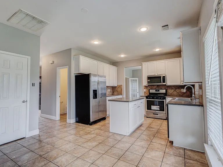 6107 Lakecrest Dr — Photo 12