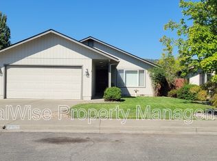 2210 SW Bridge St, Grants Pass, OR 97526