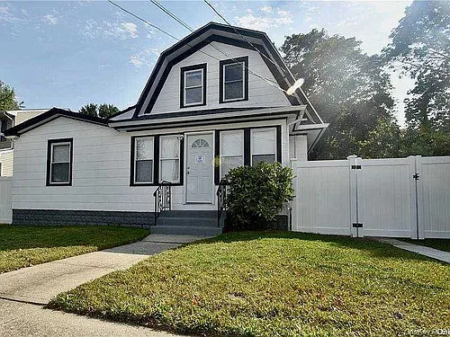 980 Thomas Ave Photo 1