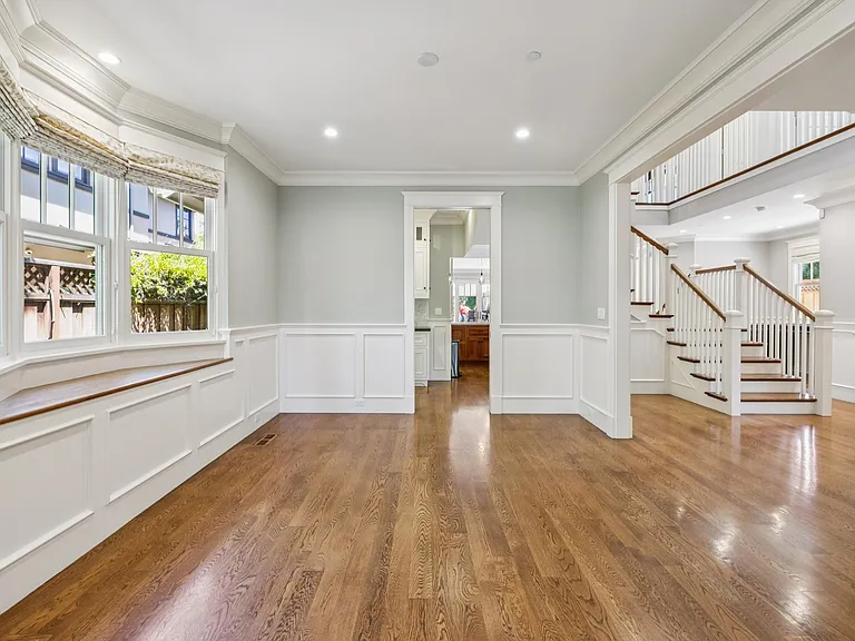 1517 Howard Ave — Photo 13