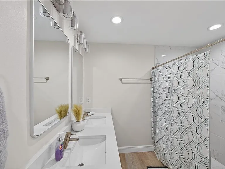 12114 Clarendon Ave — Photo 17