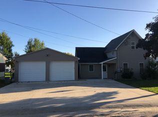 208 4th Ave NW, Waukon, IA 52172