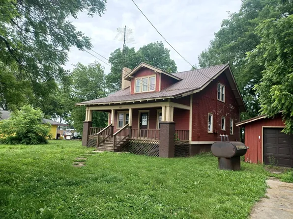 1009 S Van Buren St, Newton, IL 62448