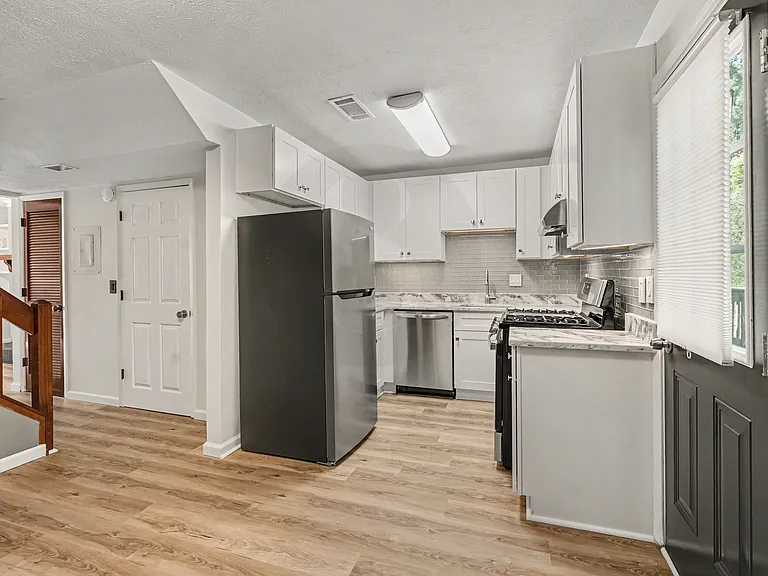 3237 Highpoint Ct — Photo 15