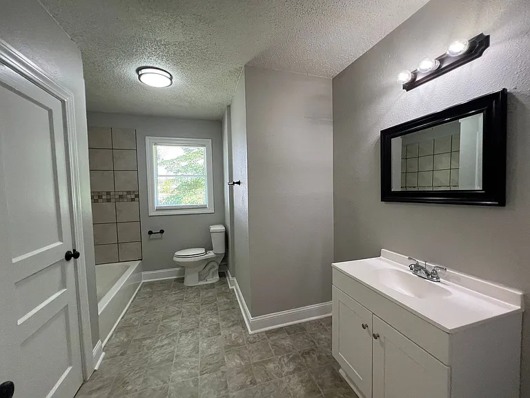 915 Marsh Ave — Photo 10
