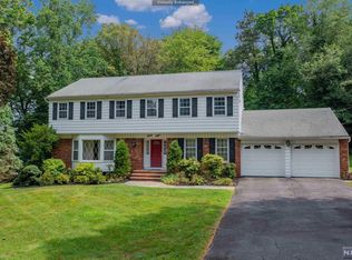 38 Oshaughnessy Ln, Closter, NJ 07624