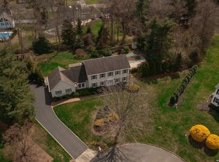 16 Lemark Ct, Setauket, NY 11733