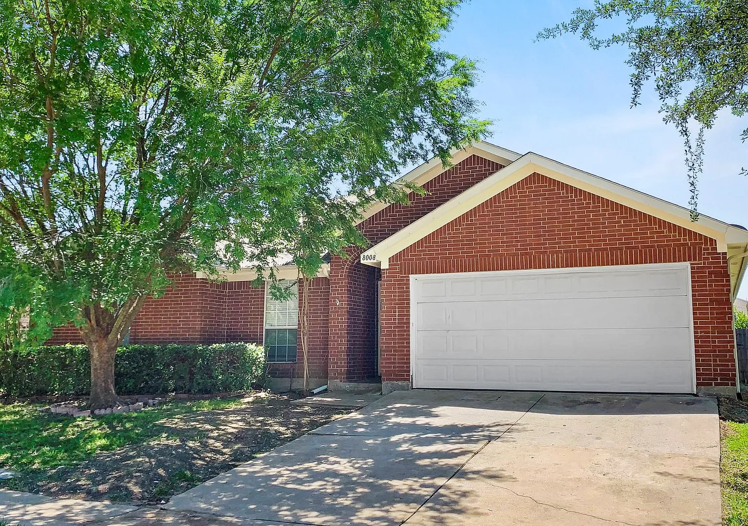 Charming 4-Bedroom Home in Mansfield ISD! — Photo 2
