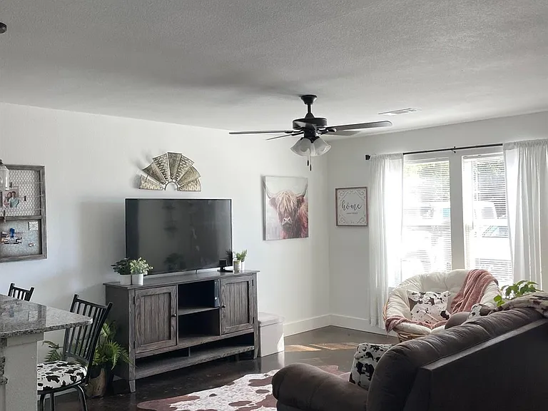 1-422 S Garrett Ct — Photo 4