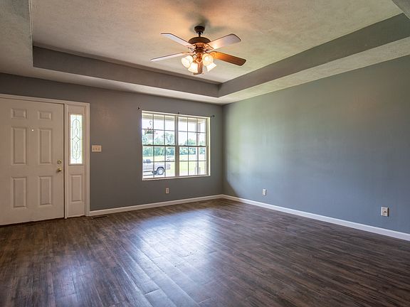 3rd image of 2910 Beaumont Dr
