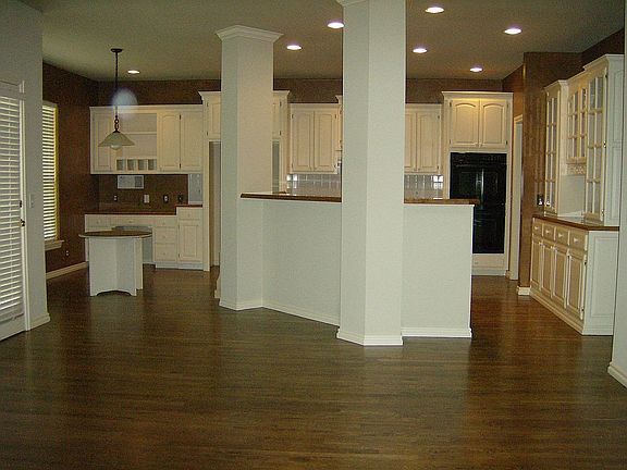 Kitchen/breakfast room with desk