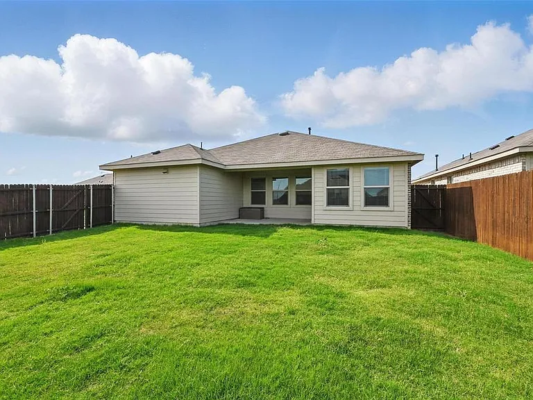 837 Amberwood Ct — Photo 32
