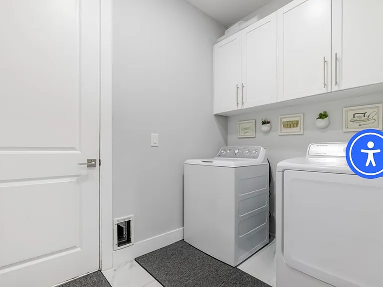 110 SW 21st Ter — Photo 31