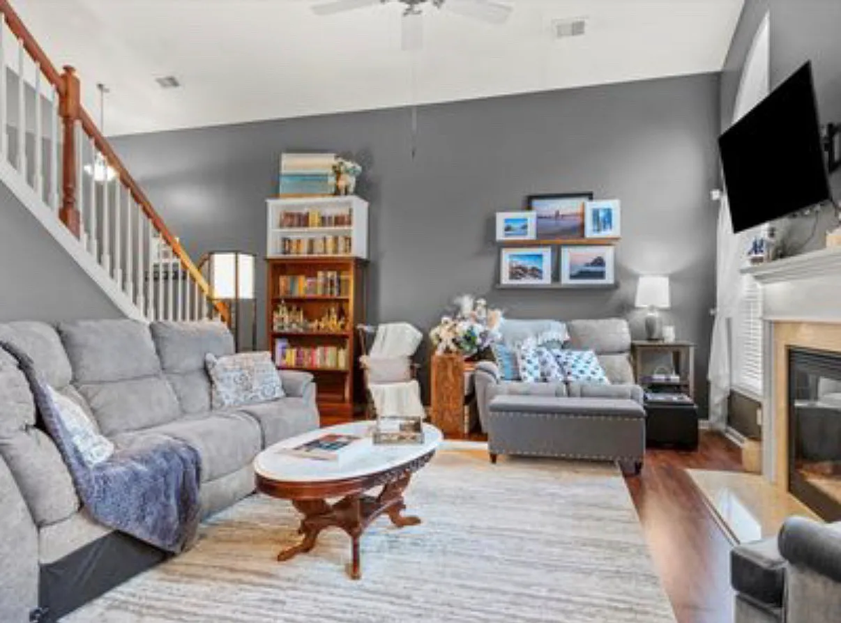 3 bed, 2.5 bath, 1529 sqft, $2,200 — Photo 4