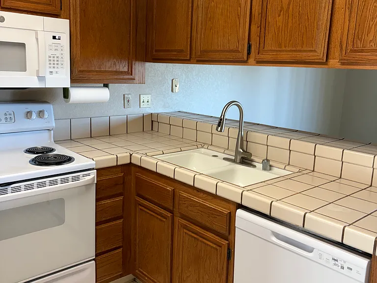 10 Peppermill Ct — Photo 3