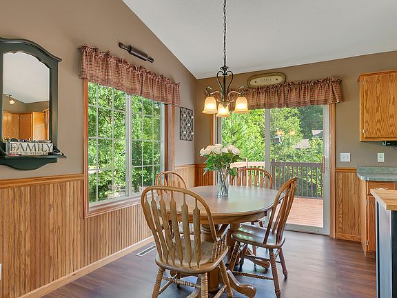 Dining stepping out to deck!