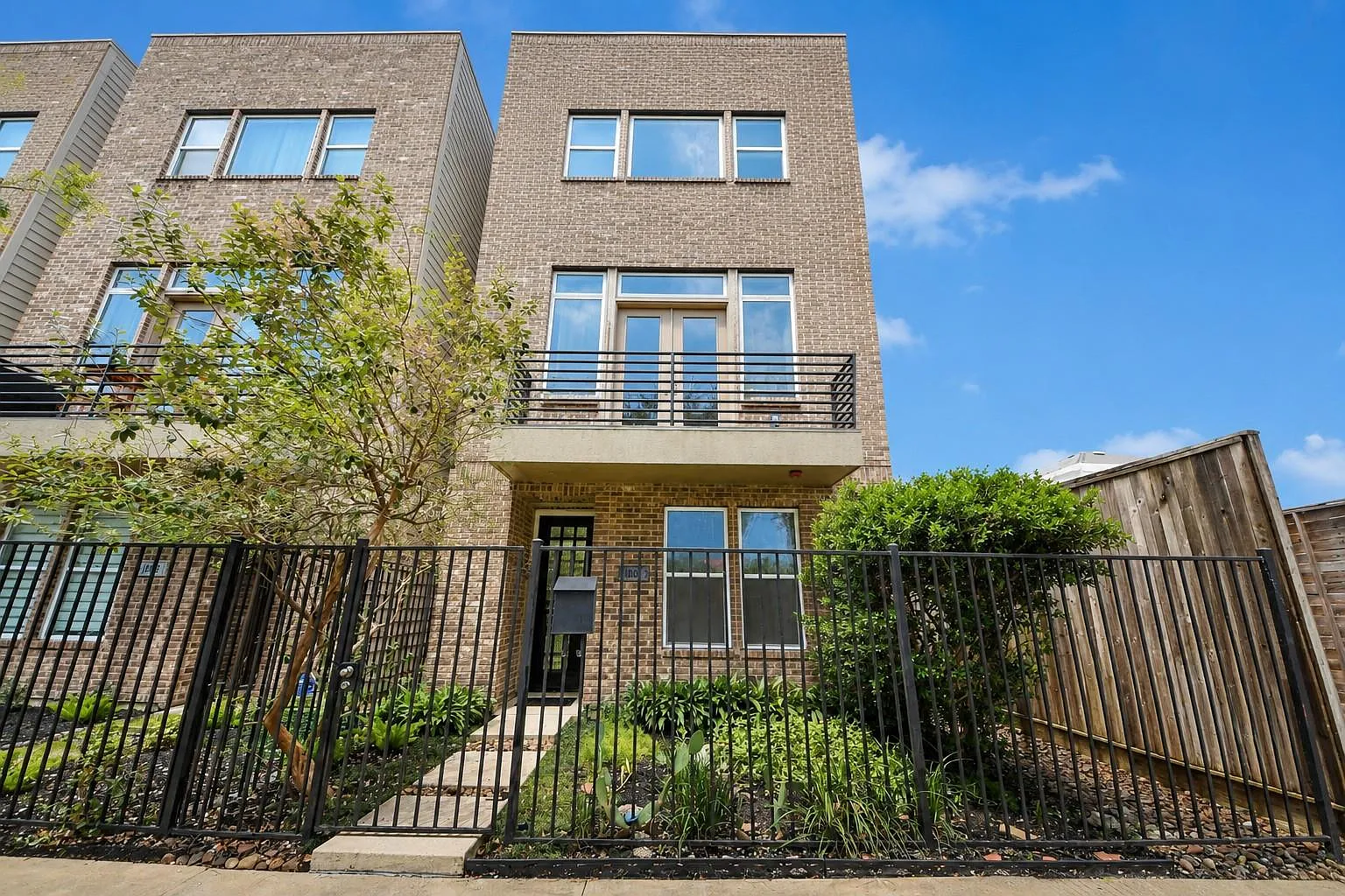 3 bed, 5.0 bath, 2232 sqft, $2,950 — Photo 1