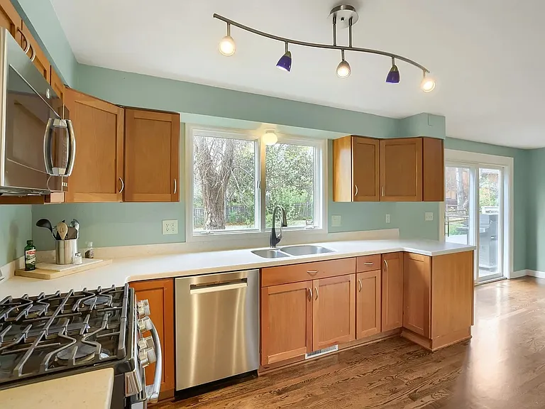 4556 Apple Way — Photo 3