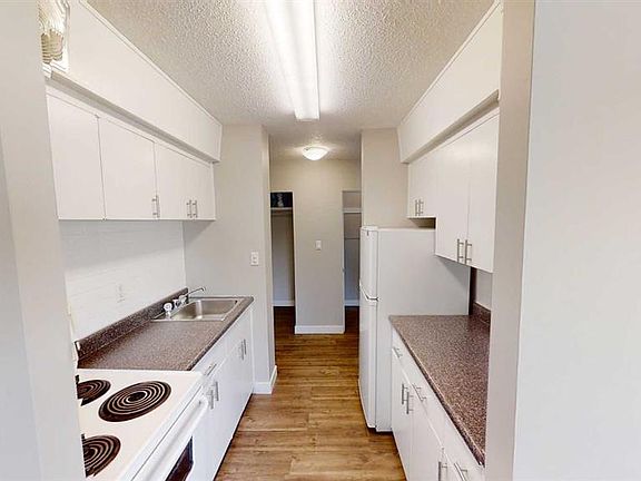 4th image of 10802 99th St #8