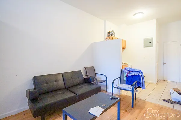 Rented by City Connections Realty | media 18