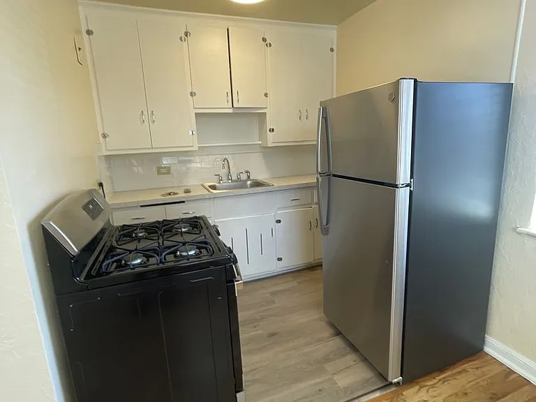 Goldsborough Apartments — Photo 20